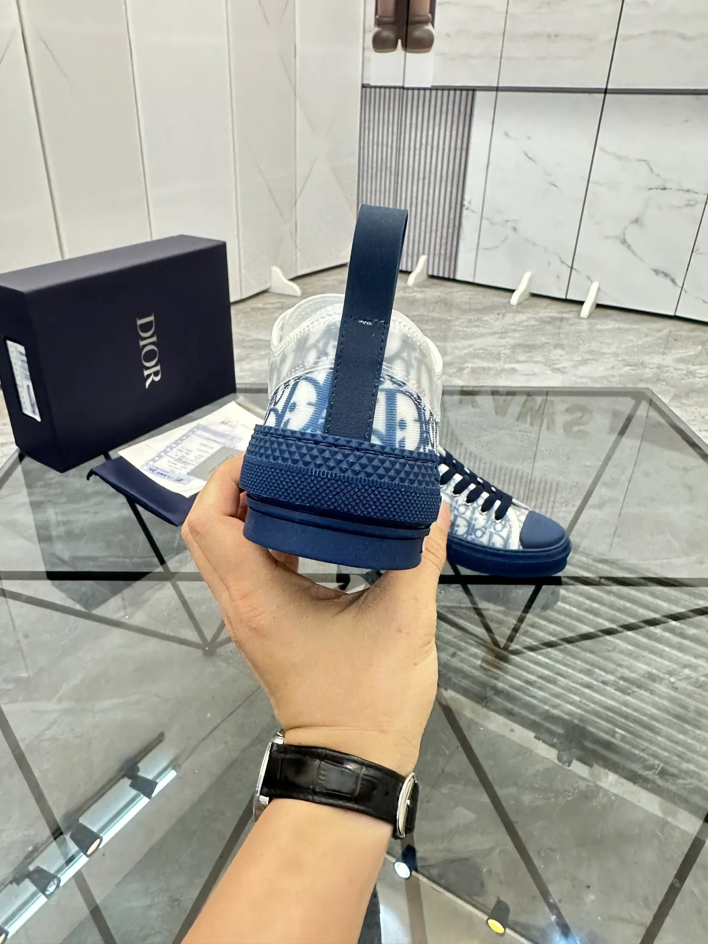 Selling men's shoes 💰: 💰P400¥ Product trademark: Dio* "Dior*" low-top casual shoes Regular size: 36-45 (can be customized to 46) Couple style B23 Product materials: Upper imported original fabric, breathable lining, original outsole. No.: 007